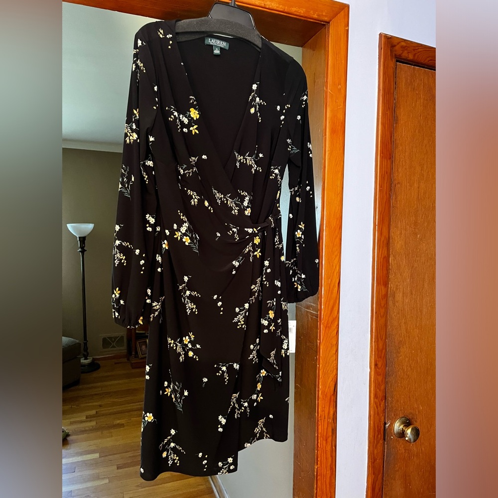 Dresses - Picture 5 of 8